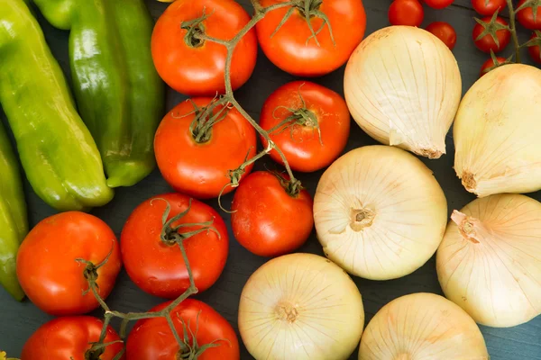 Ingredientes saborosos para uma salada saudável — Fotografia de Stock