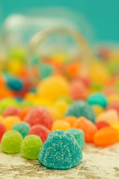 Kleurrijke jelly beans aan behang — Stockfoto