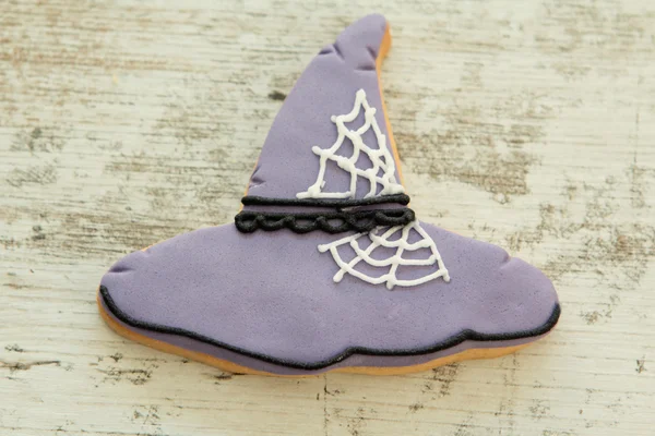 Galleta de Halloween con forma de sombrero de bruja —  Fotos de Stock