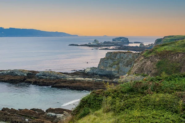 日落时美丽的悬崖峭壁美丽的风景 — 图库照片