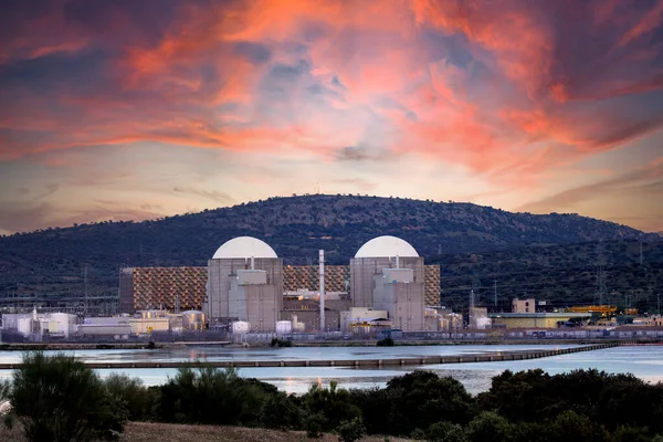 Spanish Nuclear Power Plant Next River Stunning Sky Background — Stock Photo, Image