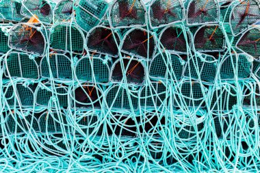 Istakoz ve yengeç kutuları İspanyol limanında