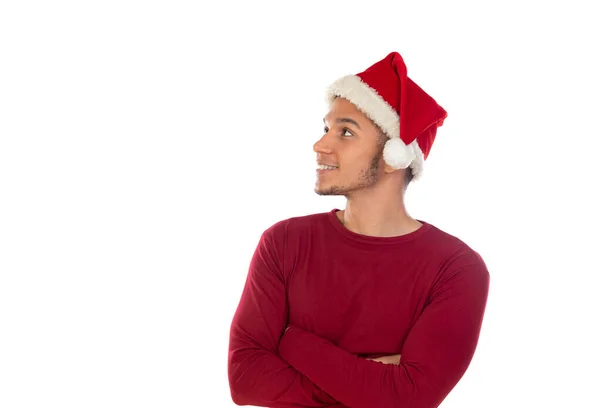 白人に隔離されたクリスマスの帽子をかぶったアフリカの男 — ストック写真