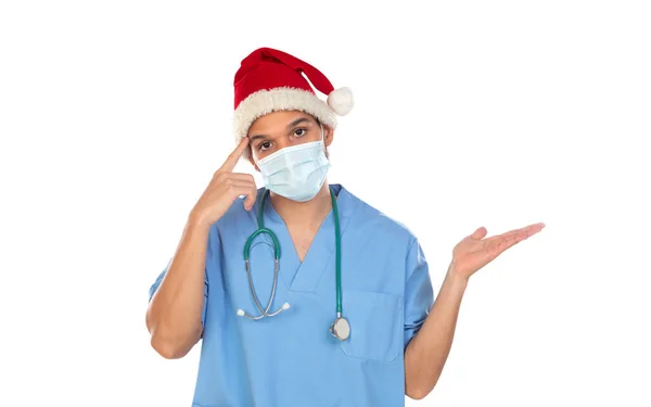 Médico Africano Con Sombrero Navidad Momento Del Coronavirus Aislado Sobre —  Fotos de Stock