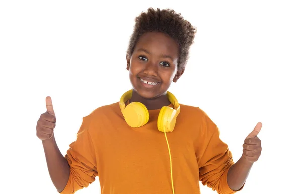 Menino Africano Ouvindo Música Fones Ouvido Amarelos Fundo Branco — Fotografia de Stock