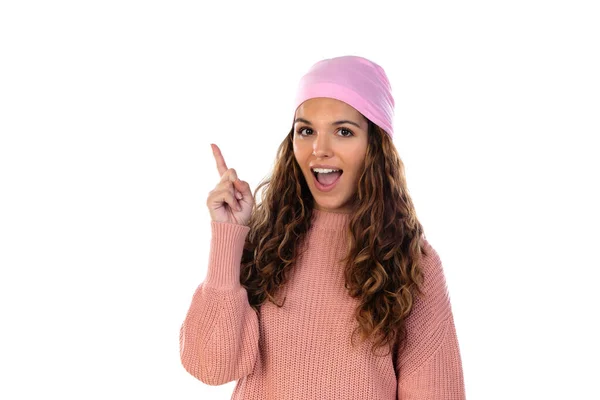 Mujer Esperanzada Con Cáncer Usando Una Bufanda Rosa Reflexiva Aislada —  Fotos de Stock