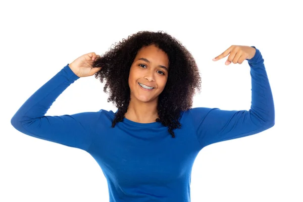 Tenåringsjente Med Afrohår Blå Genser Isolert Hvit Bakgrunn – stockfoto