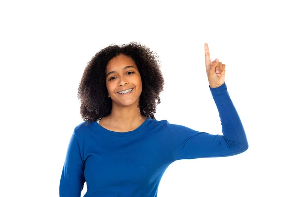 身穿蓝色毛衣 背景为白色的非洲裔少女 — 图库照片
