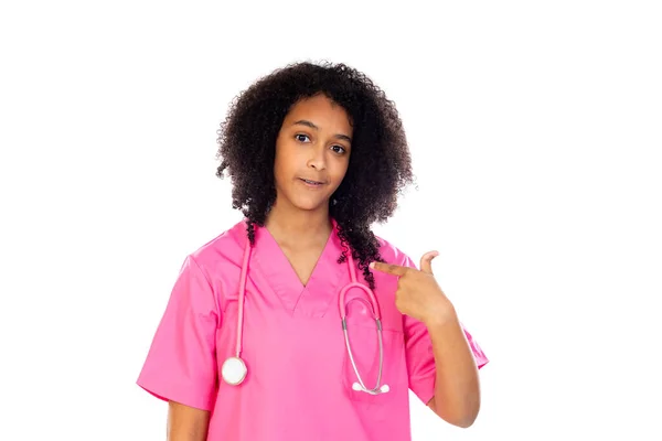 可爱的小医生 穿着粉红色的制服 背景是白色的 — 图库照片