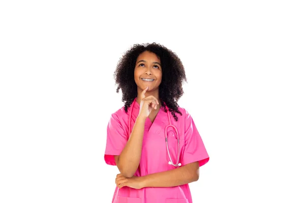 Adorable Médico Pequeño Con Uniforme Rosa Aislado Sobre Fondo Blanco — Foto de Stock