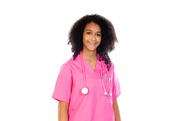 Bedårande Liten Läkare Med Rosa Uniform Isolerad Vit Bakgrund — Stockfoto