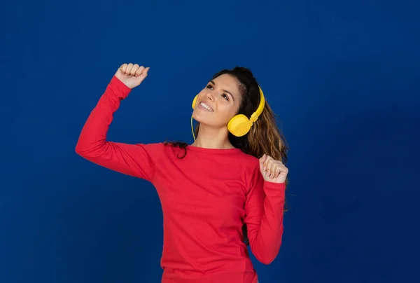 Portret Van Een Prachtig Blank Meisje Met Krullend Haar Koptelefoon — Stockfoto