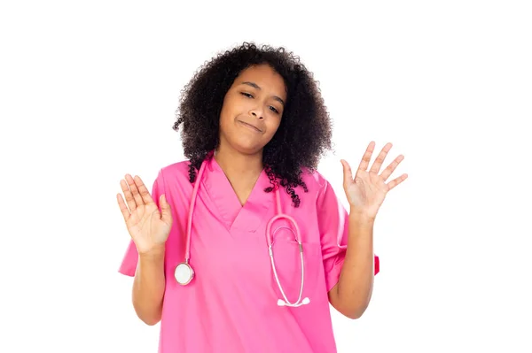 Αξιολάτρευτο Μικρό Γιατρό Ροζ Στολή Απομονώνονται Λευκό Φόντο — Φωτογραφία Αρχείου