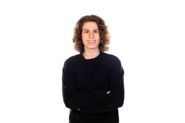 Uzun saçlı, beyaz arka planda izole edilmiş havalı bir adam.