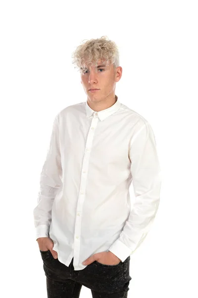 Cara Legal Com Cabelo Louro Encaracolado Vestindo Uma Camisa Isolada — Fotografia de Stock