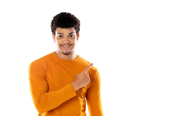 Joven Negro Afro Chico Riendo Señalando Algo Con Dedo Aislado — Foto de Stock