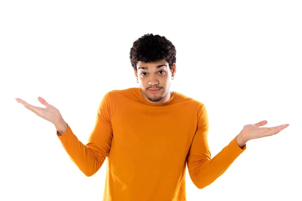 Intrigado Afro Cara Vestindo Uma Camisola Laranja Isolado Fundo Branco — Fotografia de Stock