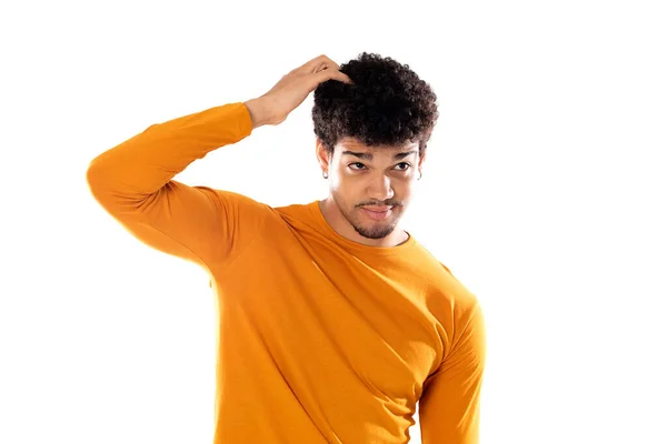 Bonito Homem Americano Africano Com Penteado Afro Vestindo Uma Camiseta — Fotografia de Stock