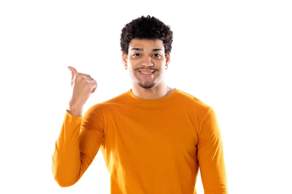 Netter Afrikanisch Amerikanischer Mann Mit Afro Frisur Der Ein Orangefarbenes — Stockfoto