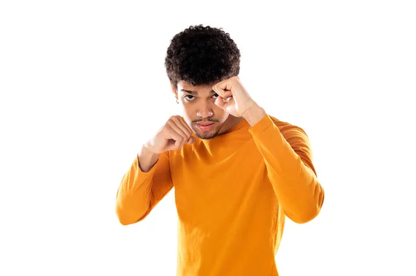 Roztomilý Africký Američan Afro Účesem Nosí Oranžové Tričko Izolované Bílém — Stock fotografie