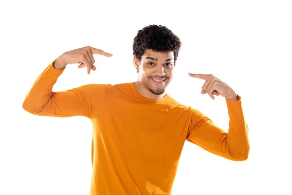 Netter Afrikanisch Amerikanischer Mann Mit Afro Frisur Der Ein Orangefarbenes — Stockfoto