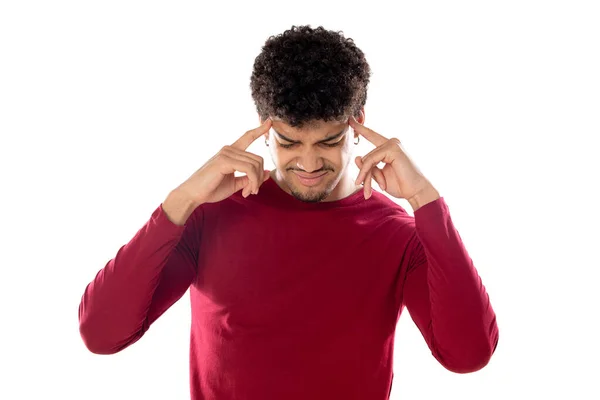 Lindo Hombre Afroamericano Con Peinado Afro Con Una Camiseta Borgoña — Foto de Stock