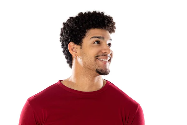 Lindo Hombre Afroamericano Con Peinado Afro Con Una Camiseta Borgoña Imagen de stock
