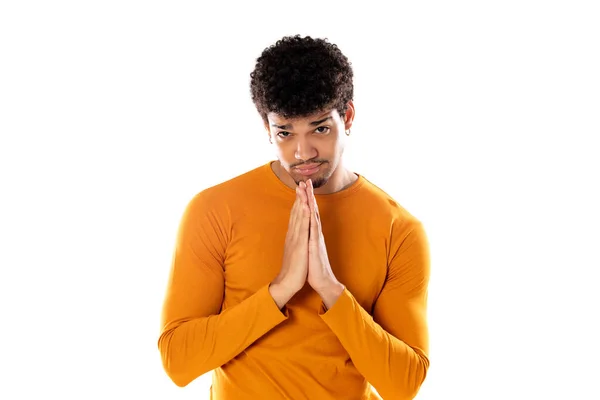 Lindo Hombre Afroamericano Con Peinado Afro Con Una Camiseta Naranja — Foto de Stock