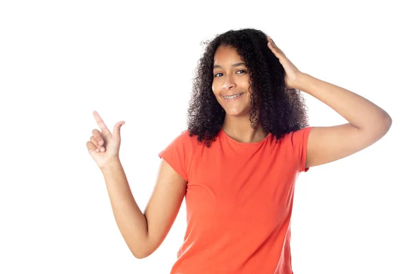 Primo Piano Sorridente Bambina Afroamericana Vestita Shirt Rossa Che Guarda — Foto Stock