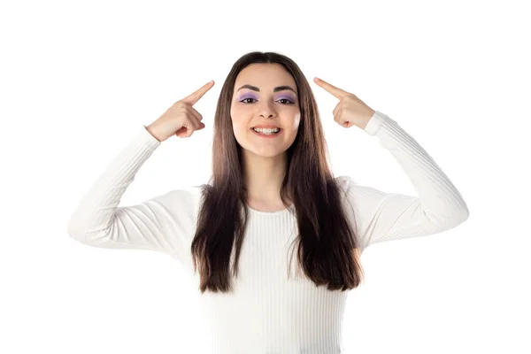 Menina Adolescente Morena Com Maquiagem Roxa Isolada Fundo Branco — Fotografia de Stock