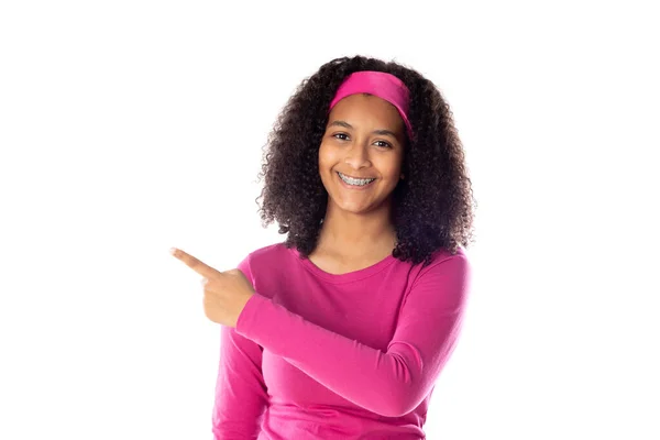 Adolescente Africano Bonito Vestindo Uma Faixa Cabeça Rosa Isolada Fundo — Fotografia de Stock