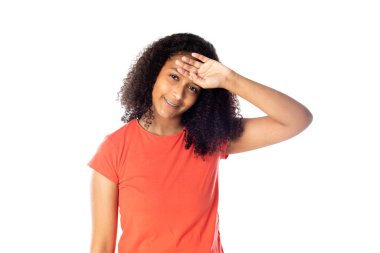 Hoş afro saçlı melez kız. 