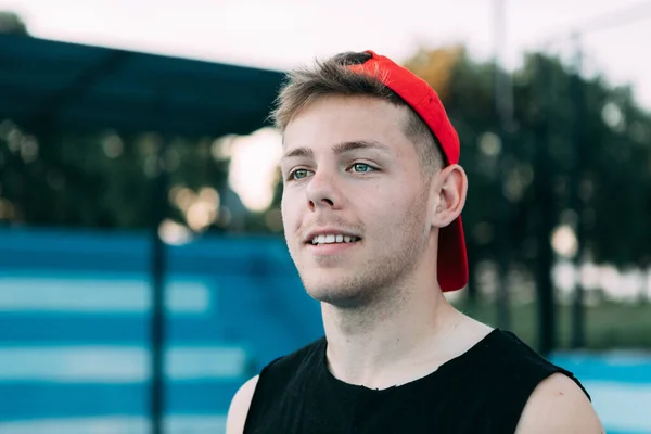 Young Guy Red Cap — Stock Photo, Image