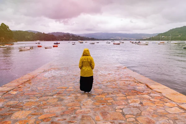 Woman Yellow Raincoat Standing Back Looking Amazing View — Zdjęcie stockowe