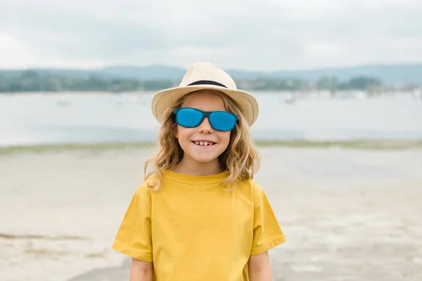 Happy Child Having Fun Summer Vacation Travel Adventure Concept — стоковое фото