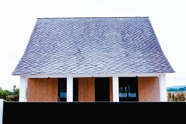 Sloping Roof Gray Slate Roof Modern House — Stock Photo, Image