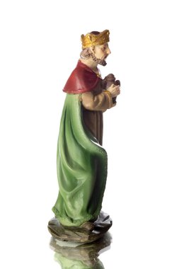 Caspar, üç bilge adamdan ikincisi, beyaz bir arka planda izole edilmiş.