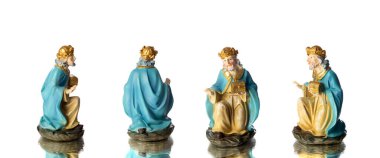 Melchior, en yaşlı ve üç bilge adamdan ilki beyaz bir arka planda izole edilmiş.