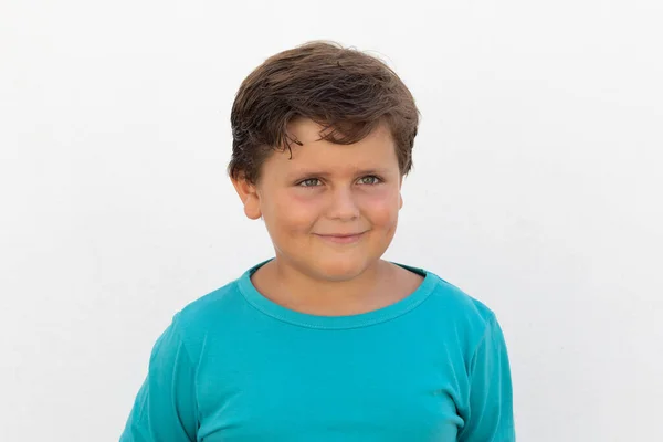 Όμορφο Παιδί Μπλε Μάτια Που Κάνει Χειρονομίες Λευκό Φόντο — Φωτογραφία Αρχείου