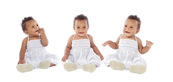 Tres Bebés Idénticos Sentados Suelo Aislados Sobre Fondo Blanco — Foto de Stock