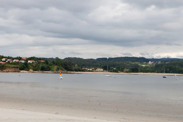 Tranquillo paesaggio marino in Galizia — Stockfoto