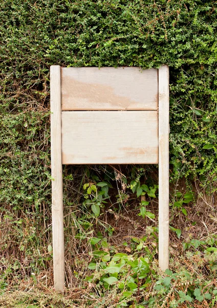 Painel de avisos de madeira sem mensagem — Fotografia de Stock