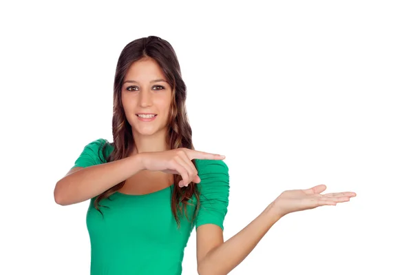 Menina casual atraente em verde com a mão estendida — Fotografia de Stock