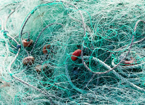 纠结的绿色渔网 — 图库照片