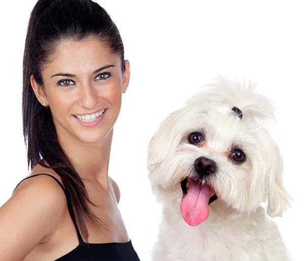 Attraente donna bruna con il suo cagnolino — Foto Stock