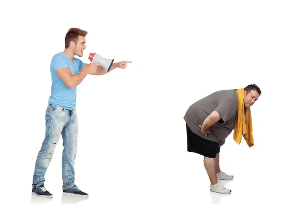 Fat man en zijn persoonlijke trainer met een megafoon — Stockfoto