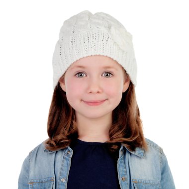 Yün kap ile gülümseyen güzel kız 