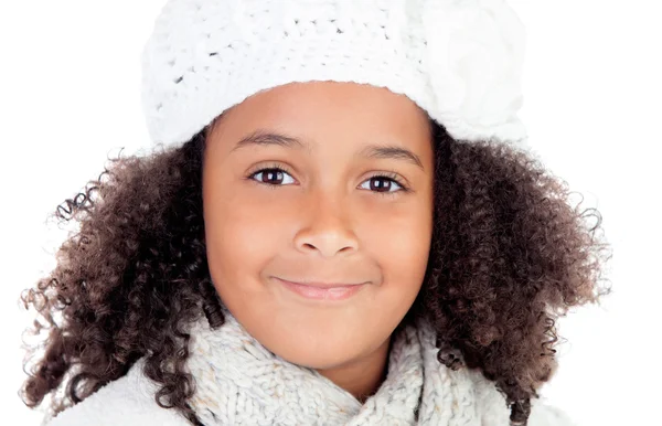 Bella ragazza africana con cappello di lana — Foto Stock