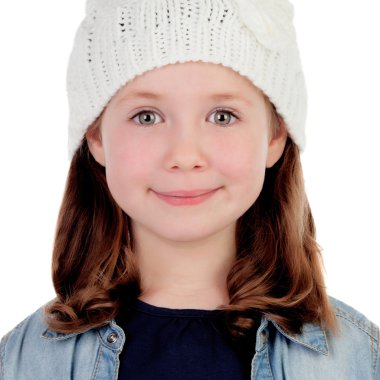 Yün kap ile gülümseyen güzel kız