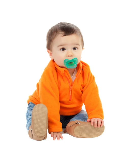 Adorável bebê de seis meses com camisa laranja — Fotografia de Stock